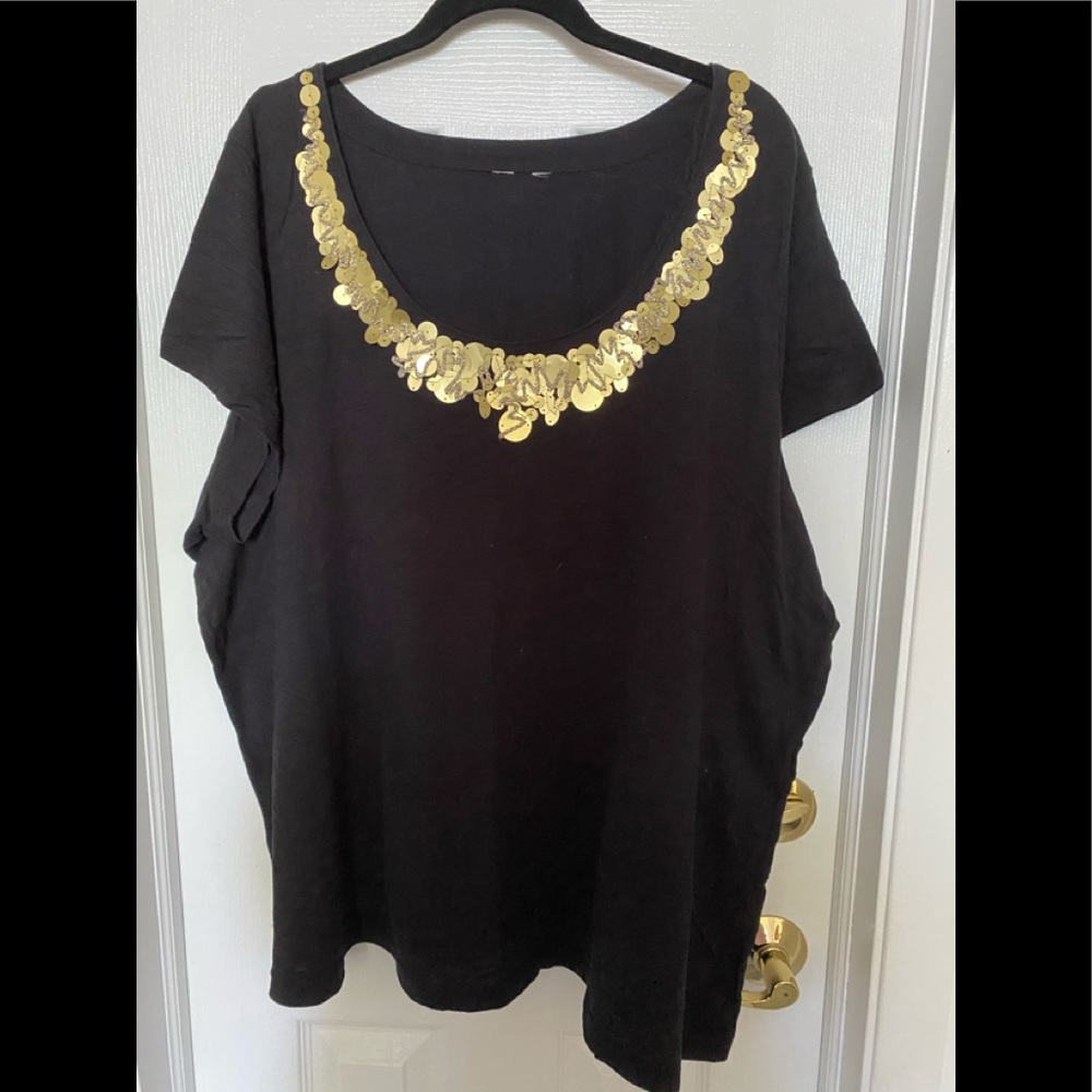 Black dressy top , no tags but definitely a 3X